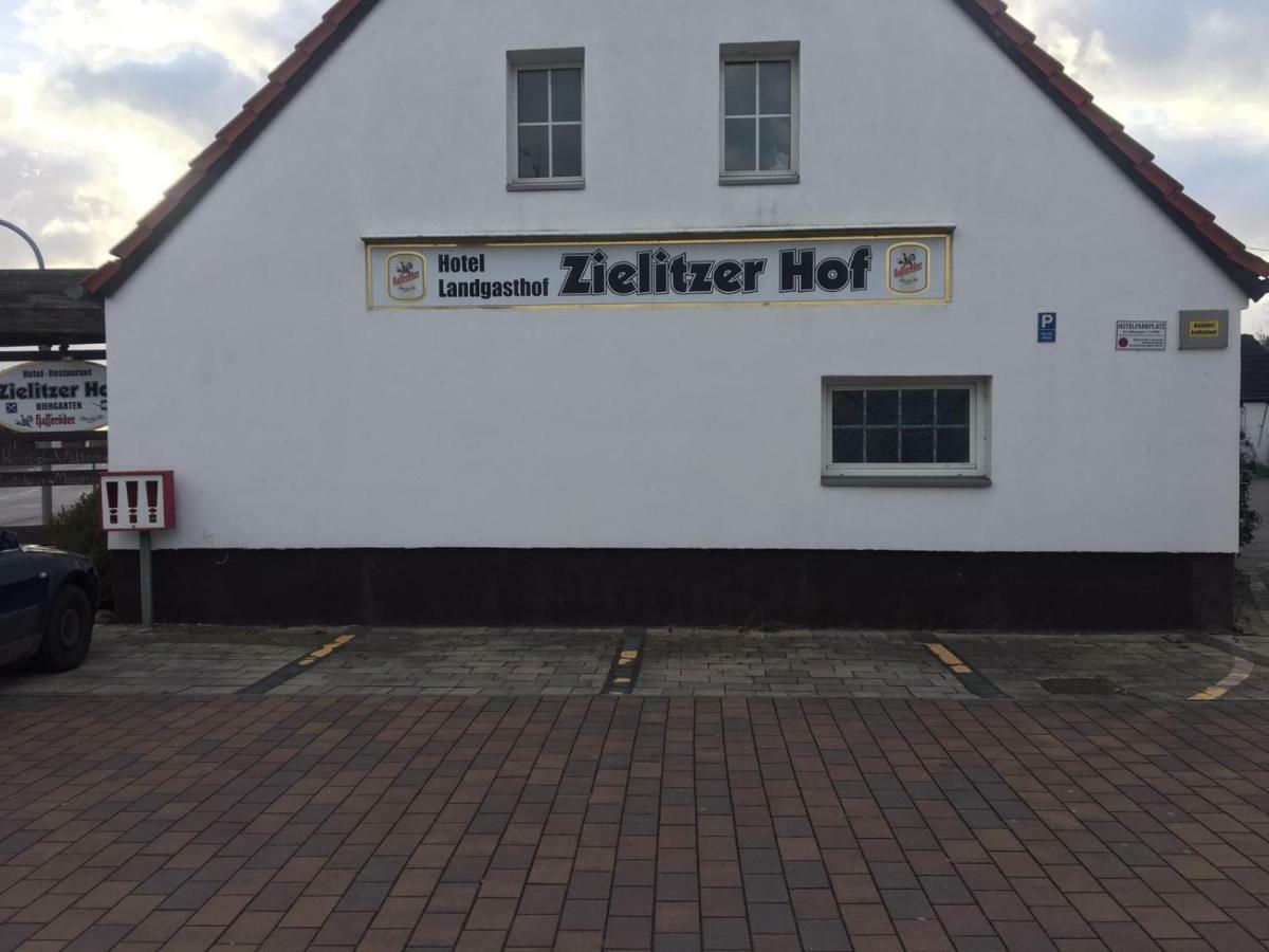 ホテル Zielitzer Hof エクステリア 写真